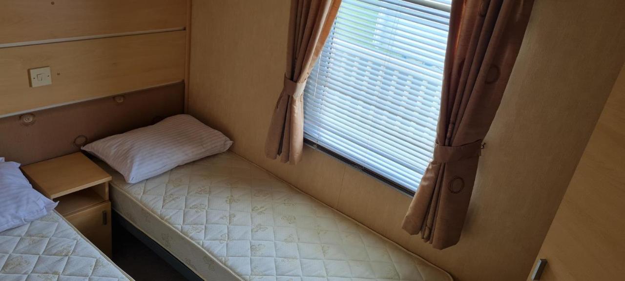 Lovely Caravan With Decking At Coral Beach Park In Lincolnshire Ref 77001C Ingoldmells Exterior photo