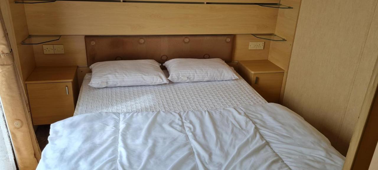 Lovely Caravan With Decking At Coral Beach Park In Lincolnshire Ref 77001C Ingoldmells Exterior photo
